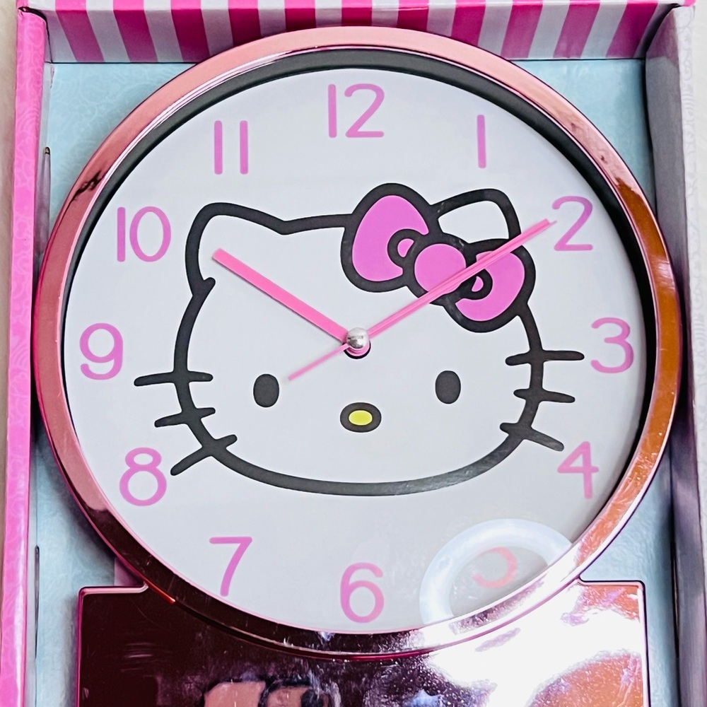 Hello Kitty Tabletop Clock - Picture 3 of 3